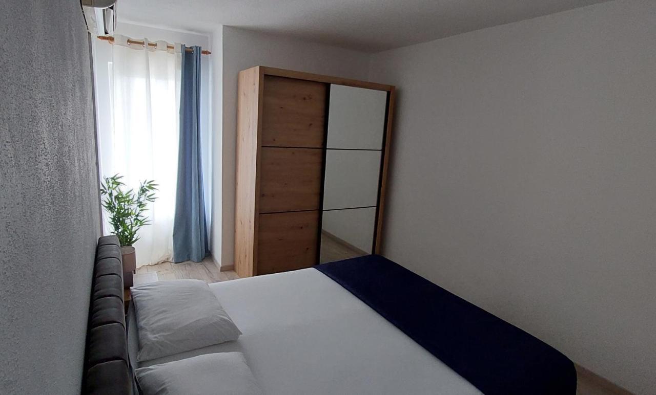 Apartments Dana Omiš Buitenkant foto