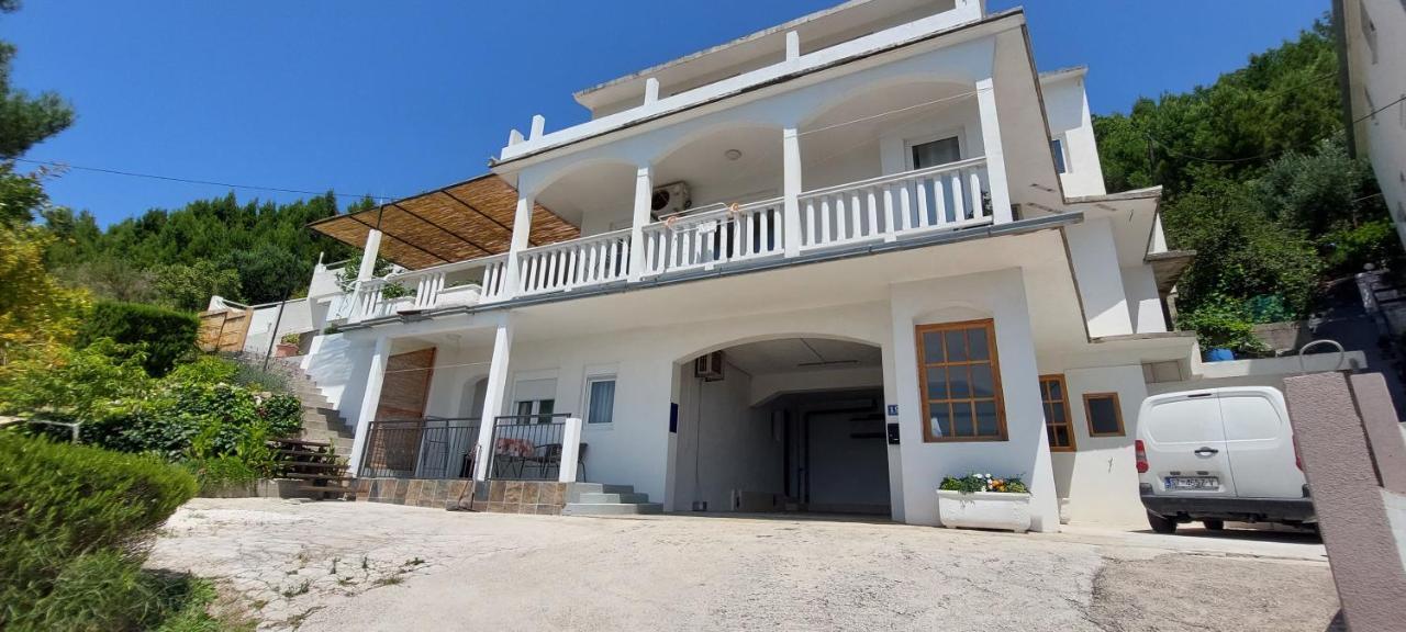 Apartments Dana Omiš Buitenkant foto